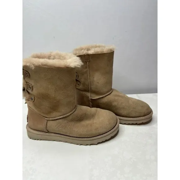 UGG women’s Kristabelle boots size 8 sheepskin lining &amp; corset lacing Australia