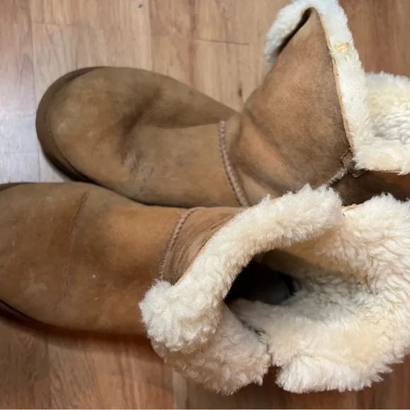 UGG Women's Tan Sheepskin button Boots:8