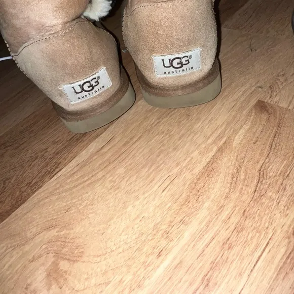 UGG Women's Tan Sheepskin button Boots:8