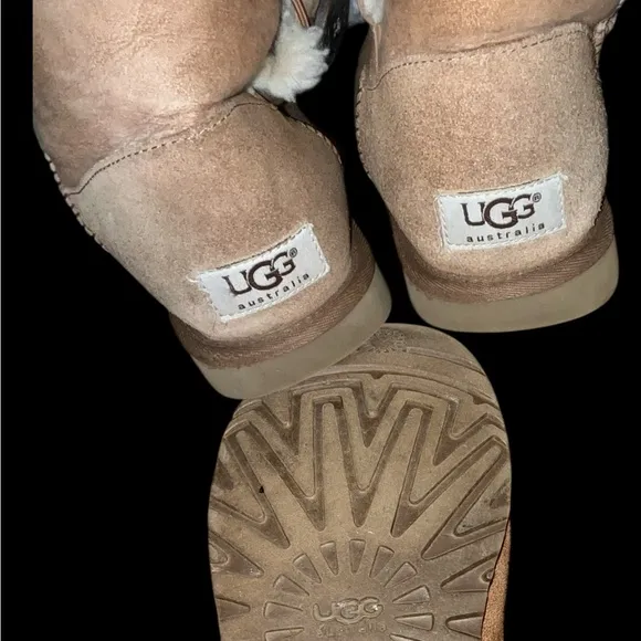 UGG Women's Tan Sheepskin button Boots:8
