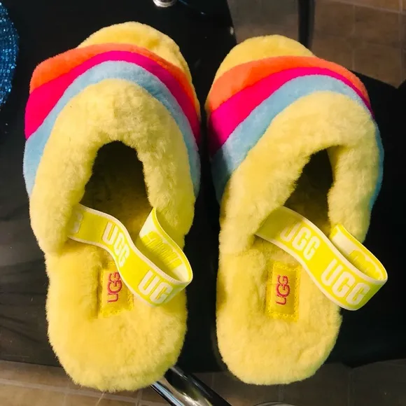 UGG Youth Girls Fluff Yeah Neon Rainbow Slipper Sandals. Size 5