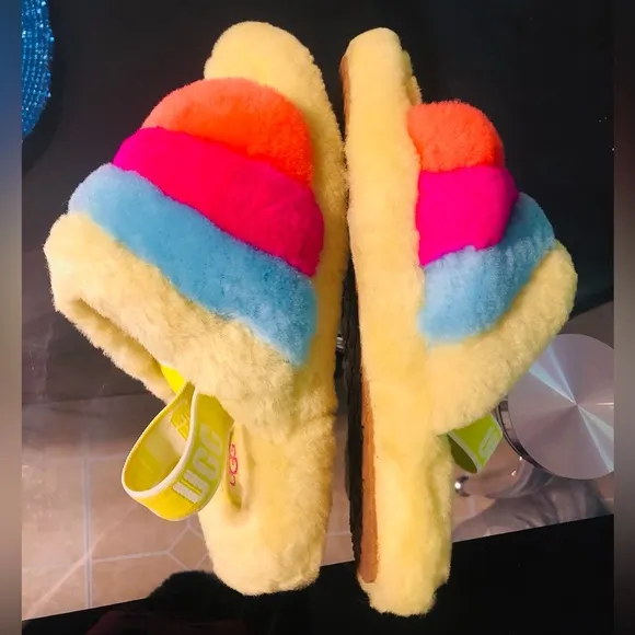 UGG Youth Girls Fluff Yeah Neon Rainbow Slipper Sandals. Size 5