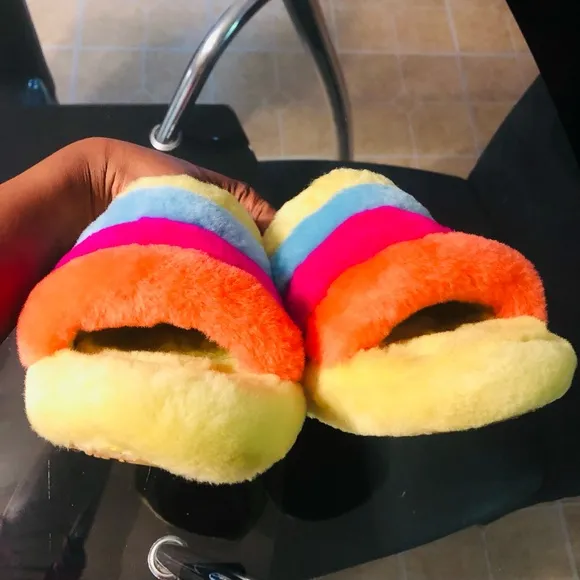 UGG Youth Girls Fluff Yeah Neon Rainbow Slipper Sandals. Size 5