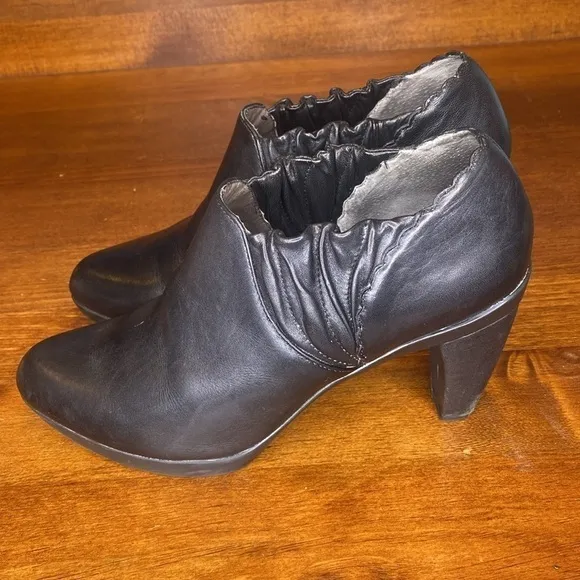 Umberto Raffini signature black Leather platform ankle boots Eu 39 US 8.5