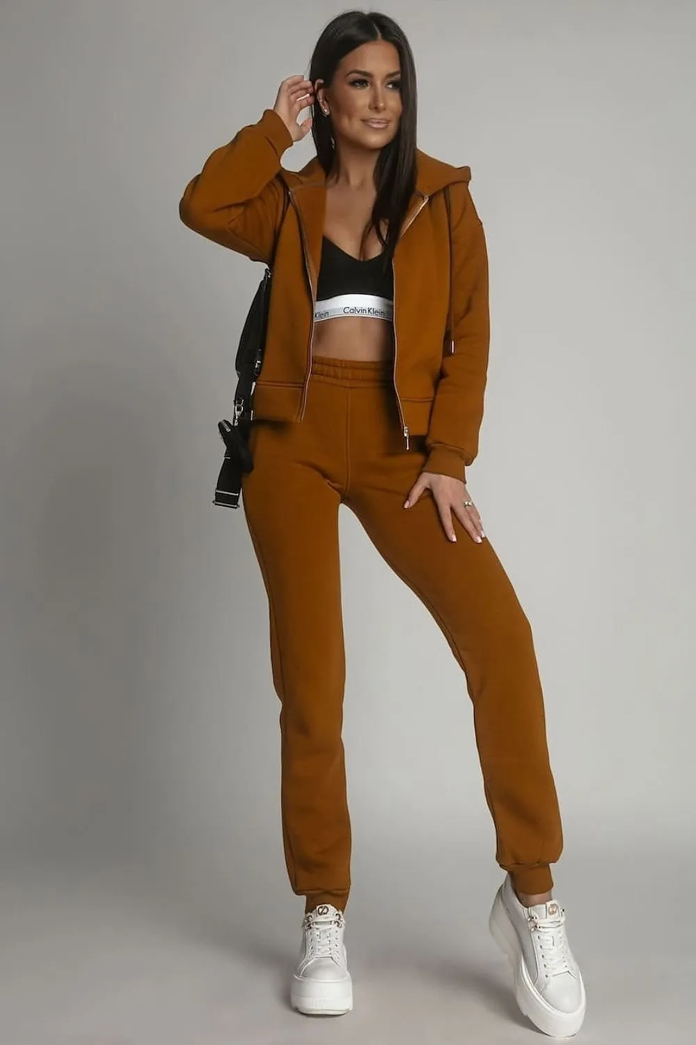 Unbuttoned tracksuit elastic waistband