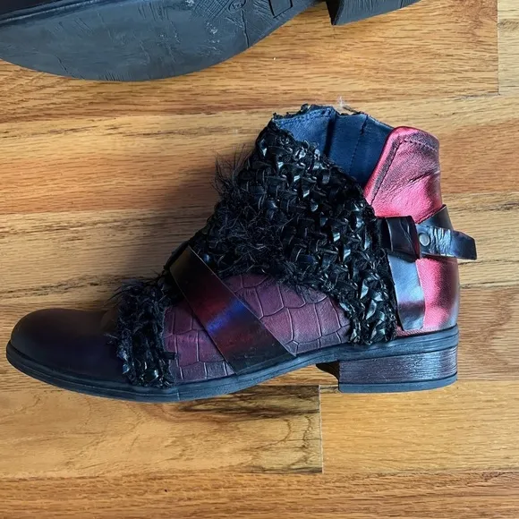 UNITY IN DIVERSITY Lauper Mixed Media Boots 37