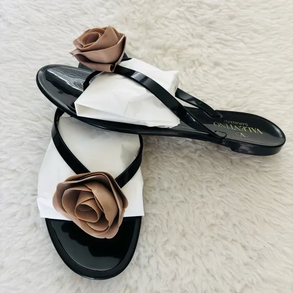 Valentino Garavani Rose Black and Brown Thong Flip Flops Sandals size EU 38