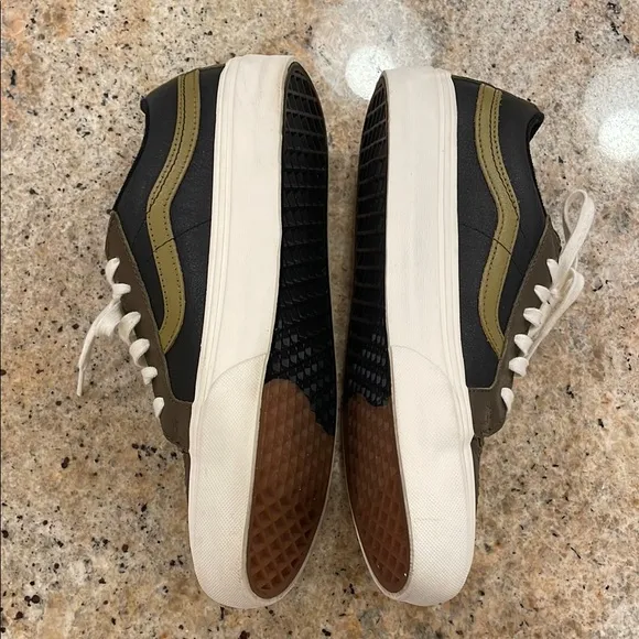 Vans off the Wall Thalia Surf X Men's 9 Sneakers Ultracush Insole Rare lace up