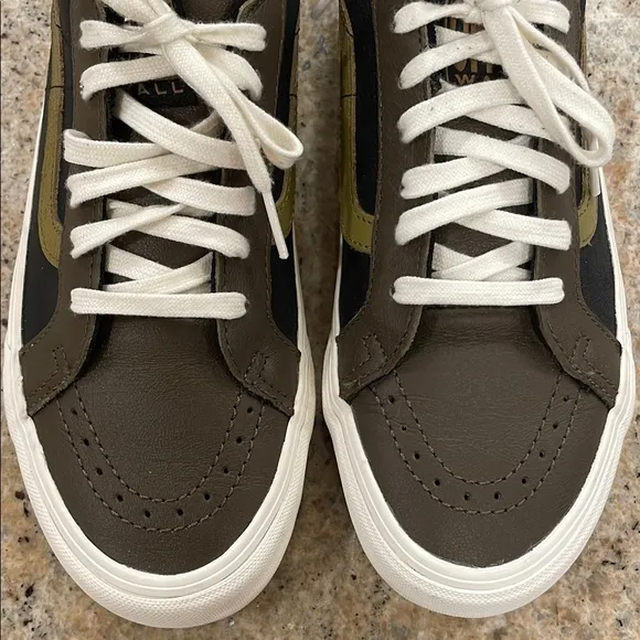 Vans off the Wall Thalia Surf X Men's 9 Sneakers Ultracush Insole Rare lace up