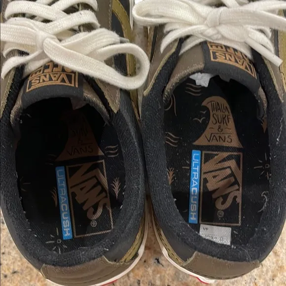 Vans off the Wall Thalia Surf X Men's 9 Sneakers Ultracush Insole Rare lace up