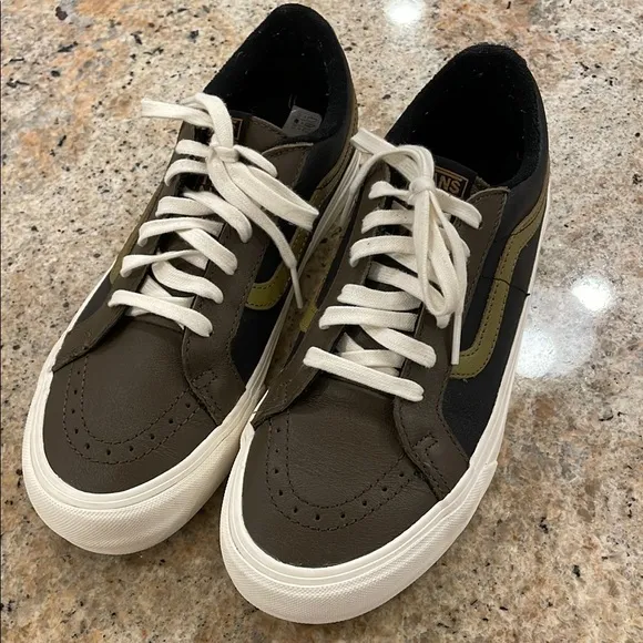 Vans off the Wall Thalia Surf X Men's 9 Sneakers Ultracush Insole Rare lace up