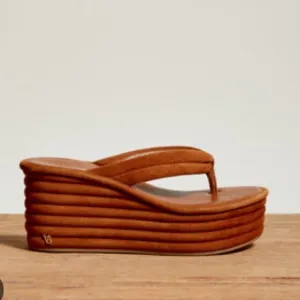 Veronica Beard Geno Suede Flip Flop Platform Sandals Cognac Brown size 6.5