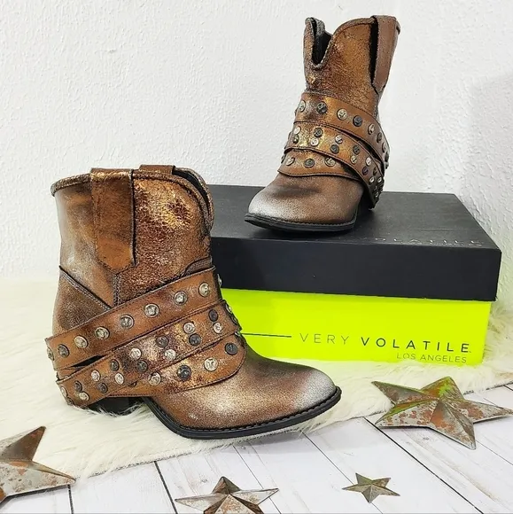 Very Volatile Cowboy Boots Copper strappy studded metallic size 7 NEW