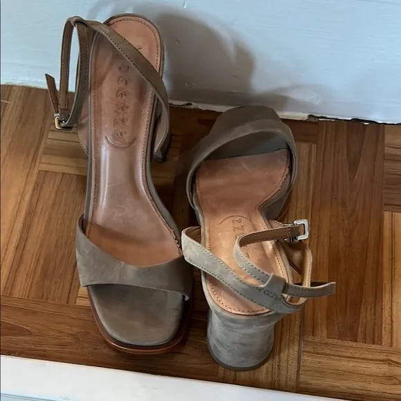 Vicenza Tan Chunky Heel Suede Sandals with Ankle Strap Size 8