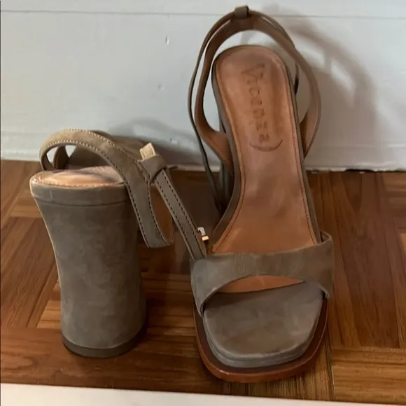 Vicenza Tan Chunky Heel Suede Sandals with Ankle Strap Size 8