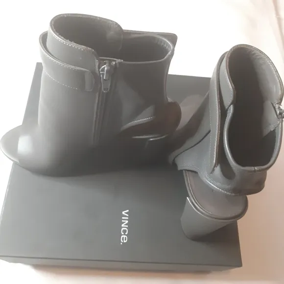 𝅺VINCE ankle boots