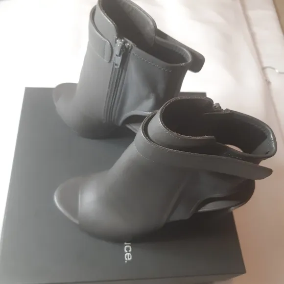 𝅺VINCE ankle boots