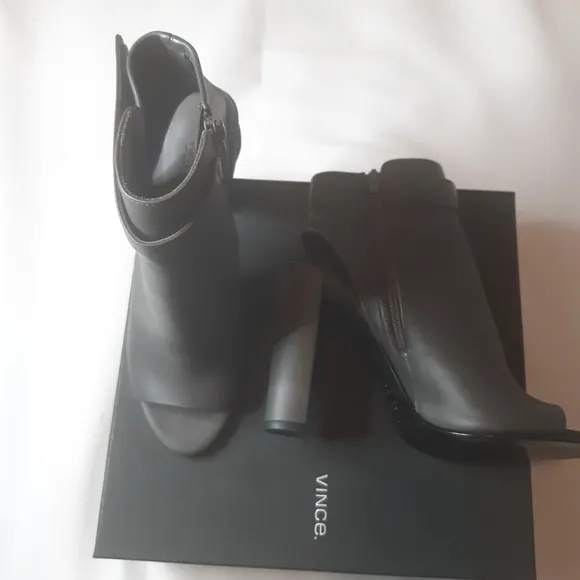 𝅺VINCE ankle boots