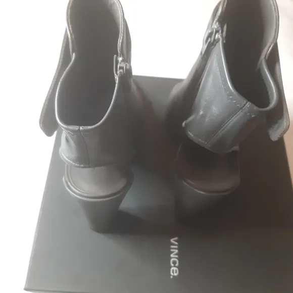 𝅺VINCE ankle boots