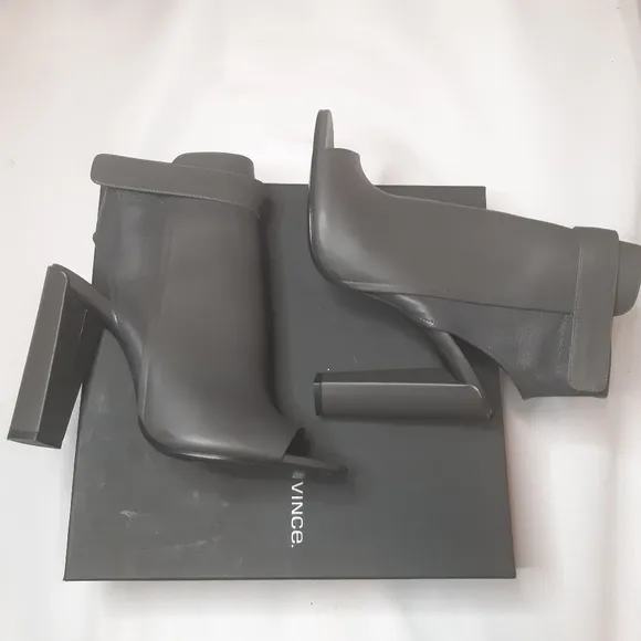 𝅺VINCE ankle boots