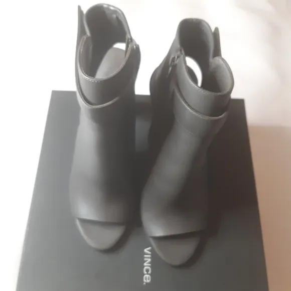 𝅺VINCE ankle boots