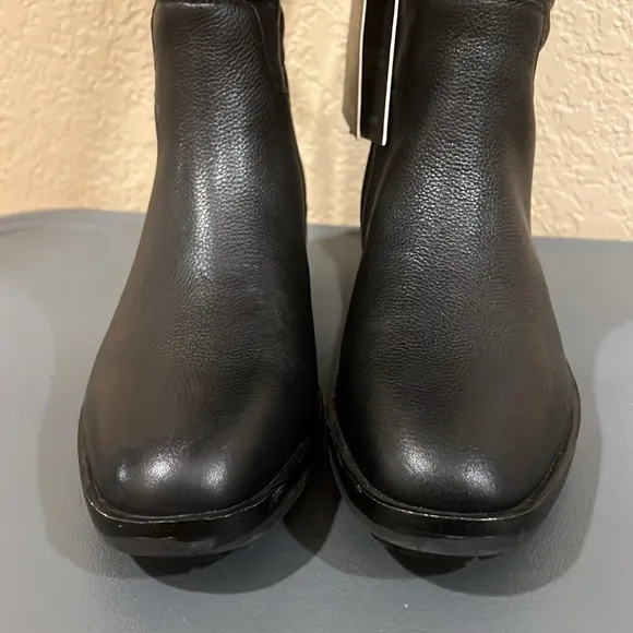 Vince Camuto Jorshie2 Wide Calf Tall Black Leather Boots Size 7M (EU 37.5)