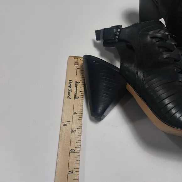 Vince Camuto Ladies Black Leather Sandals Size 9M