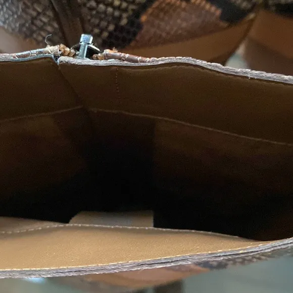 VINCE CAMUTO SARAALAN BOOT