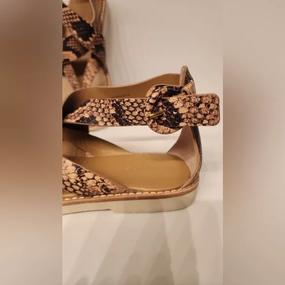 Vince Women's Morris Snakeskin Embossed Leather Thong Sandals Size 6
