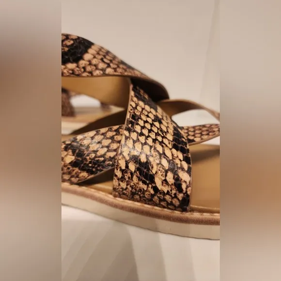 Vince Women's Morris Snakeskin Embossed Leather Thong Sandals Size 6