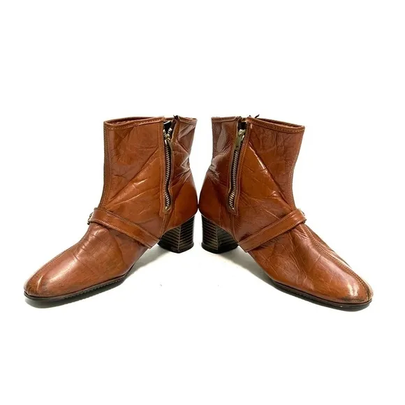 Vintage 1970s brown leather buckle zip up ankle fashion boots