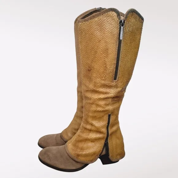 Vintage Donald Pliner tall snakeskin boots with zipper detail size 8.5