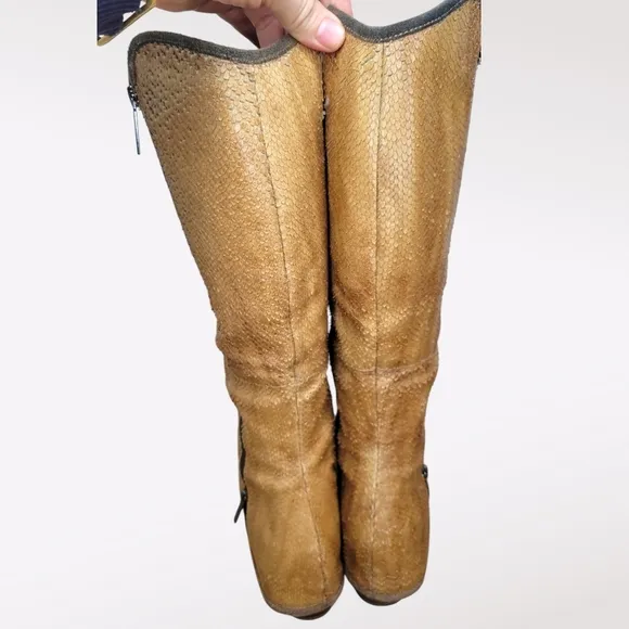 Vintage Donald Pliner tall snakeskin boots with zipper detail size 8.5