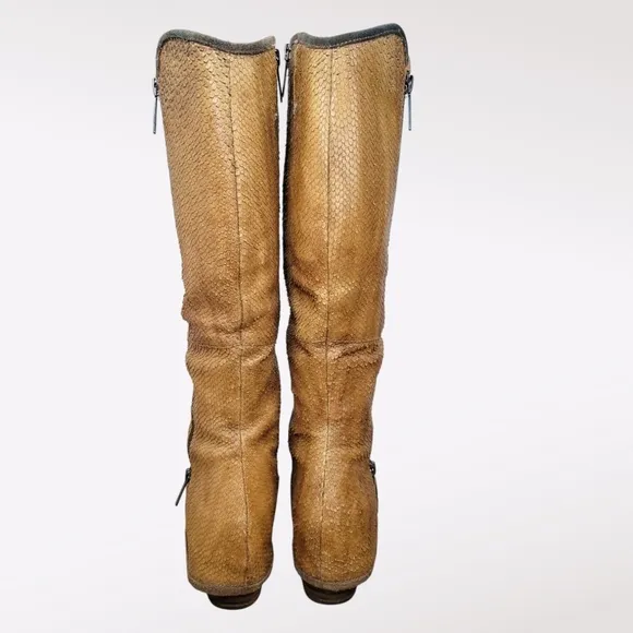 Vintage Donald Pliner tall snakeskin boots with zipper detail size 8.5