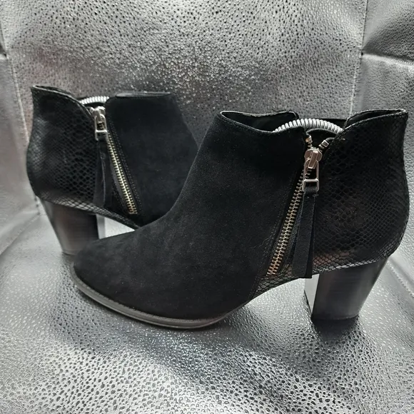 Vionic Black Leather Ankle Boots Woman's Size 9.5