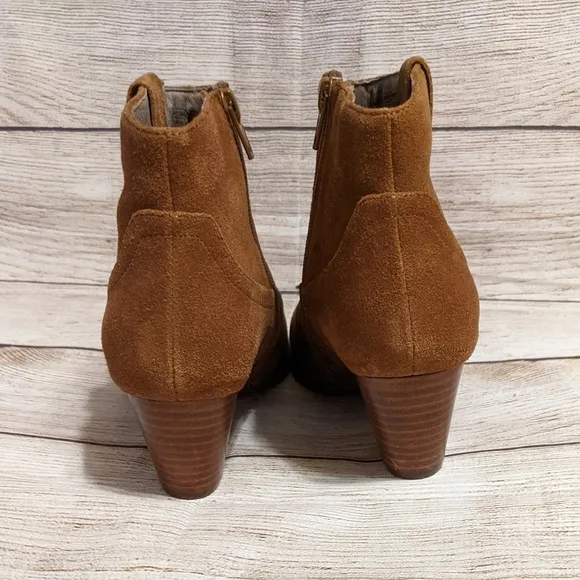 Vionic camel suede ankle boots 7