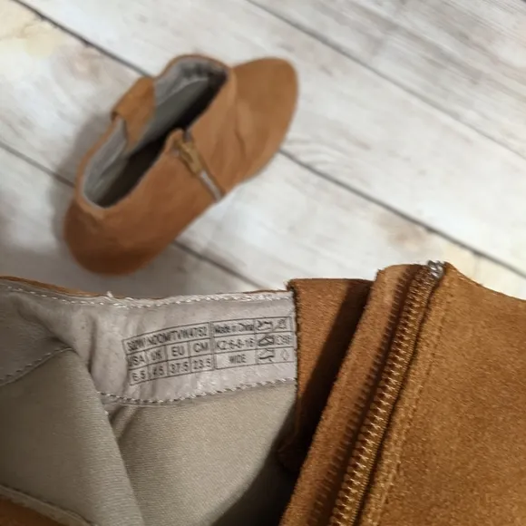 Vionic camel suede ankle boots 7