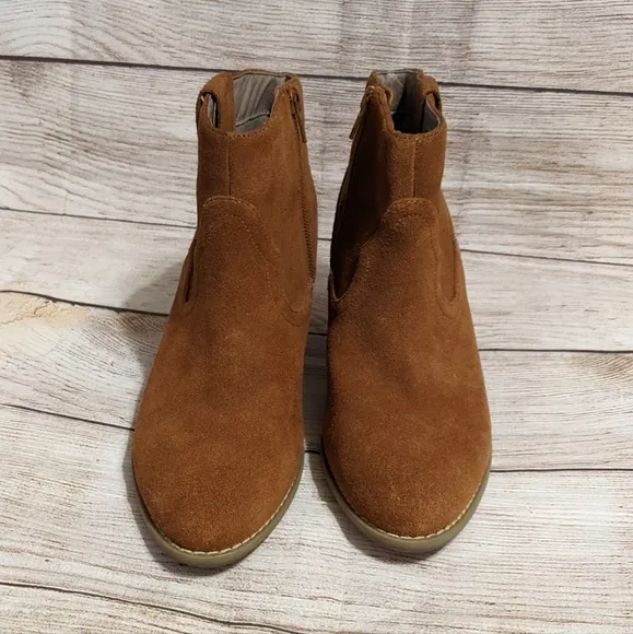 Vionic camel suede ankle boots 7