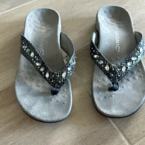 Vionic flip flop sandals with black strap and rhinestone bling