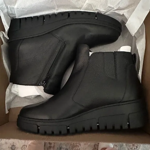 Vionic Uptown Sur Women's Comfortable Supportive Ankle Boot