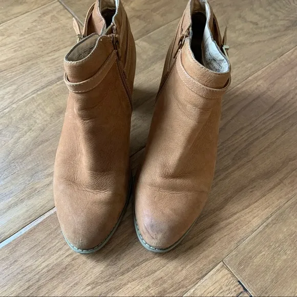 VIONIC uptown tan leather ankle boot size 7.5