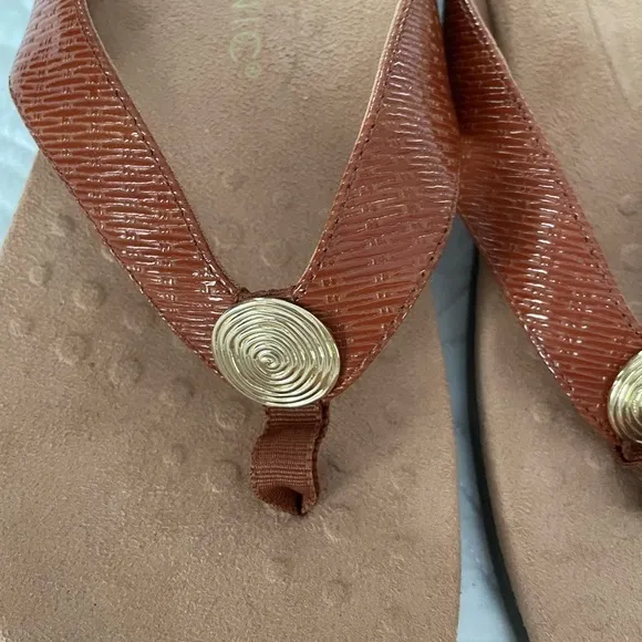 Vionic Womens Hilda Woven Brown Thong Flip Flops Sandals Gold Detail Sz 11