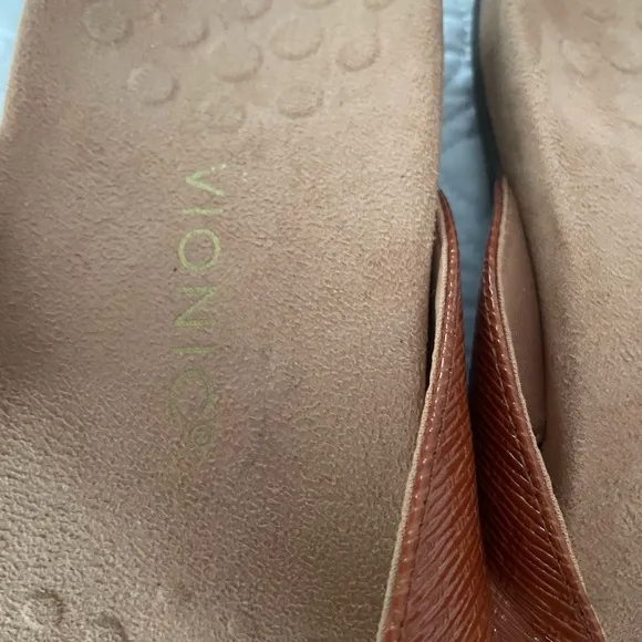 Vionic Womens Hilda Woven Brown Thong Flip Flops Sandals Gold Detail Sz 11