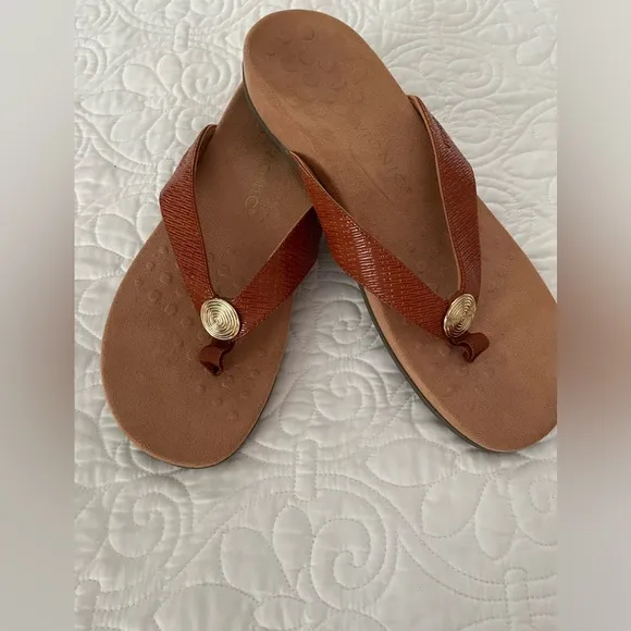 Vionic Womens Hilda Woven Brown Thong Flip Flops Sandals Gold Detail Sz 11