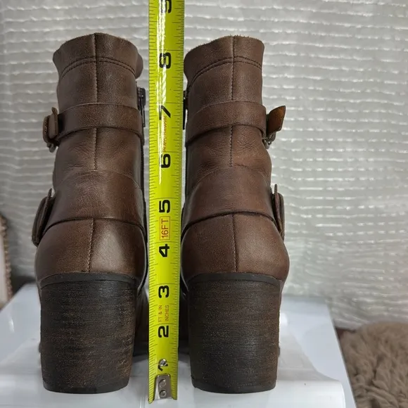 (W2) NAYA Virtue Women's Brown Supple Leather Ankle Buckle Boots Size 8 M