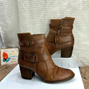 (W2) NAYA Virtue Women's Brown Supple Leather Ankle Buckle Boots Size 8 M