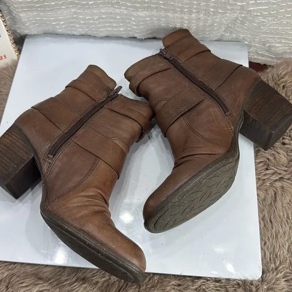 (W2) NAYA Virtue Women's Brown Supple Leather Ankle Buckle Boots Size 8 M
