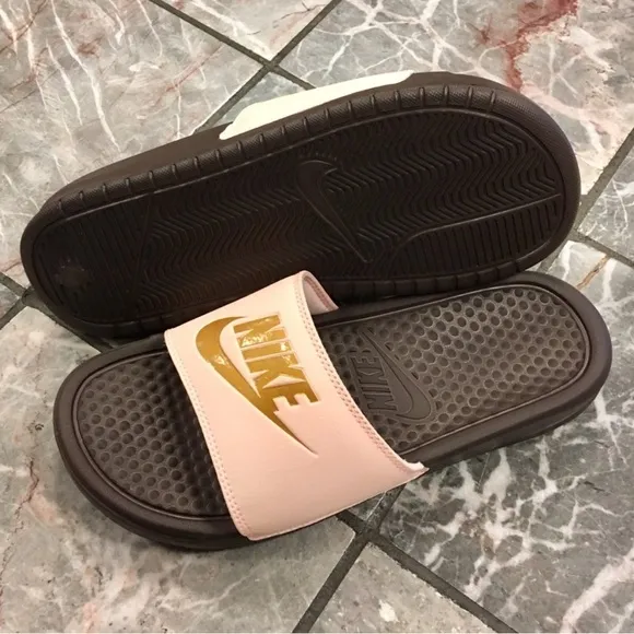 WMNS NIKE BENASSI SLIDE PINK DARK BROWN GOLD FLIP FLOP JUST DO IT JDI