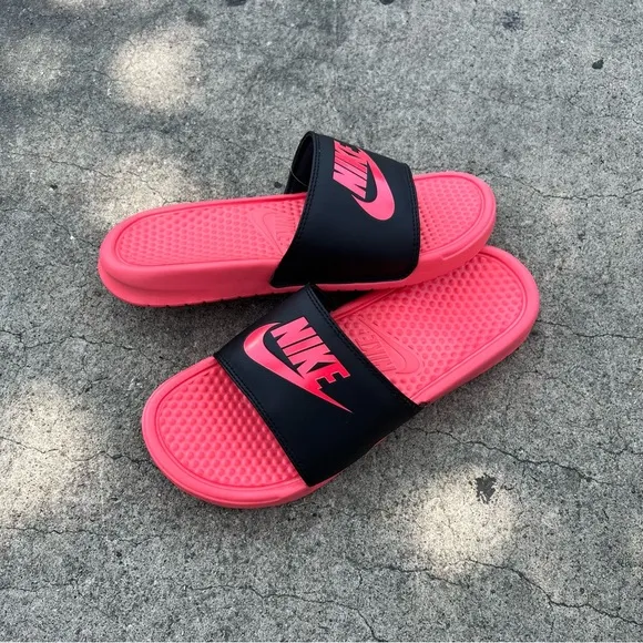 WMNS NIKE BENASSI SLIDES JUSTDO IT BLACK HYPER PUNCH JDI