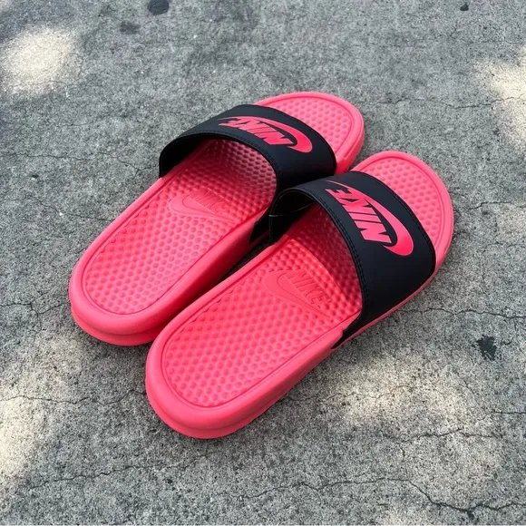 WMNS NIKE BENASSI SLIDES JUSTDO IT BLACK HYPER PUNCH JDI